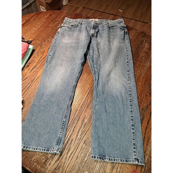 42x32 Wrangler Relaxed Boot Cut Cotton Denim Blue Jeans with Pockets Belt Loops - Picture 1 of 5